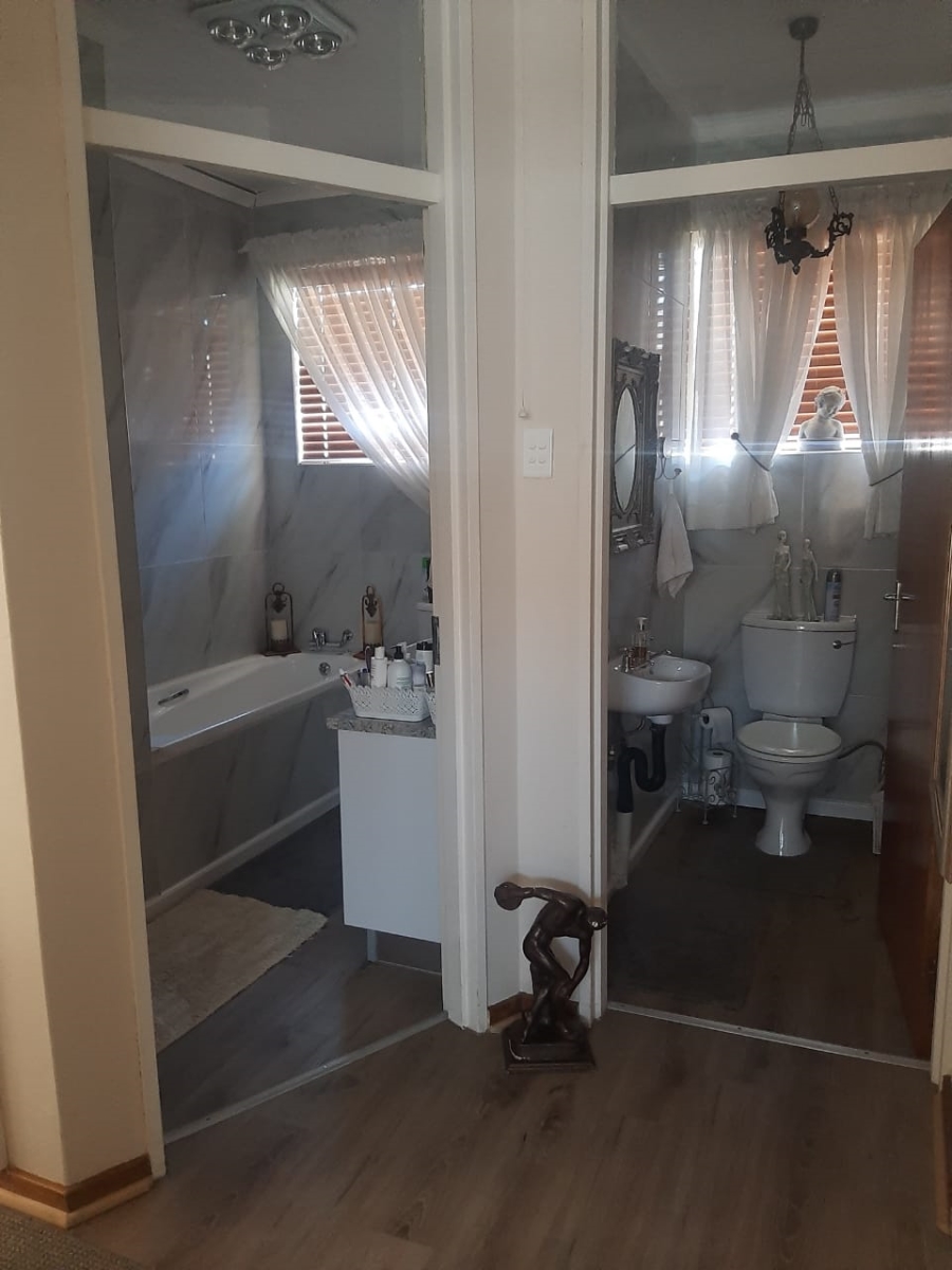 2 Bedroom Property for Sale in Morewag Free State